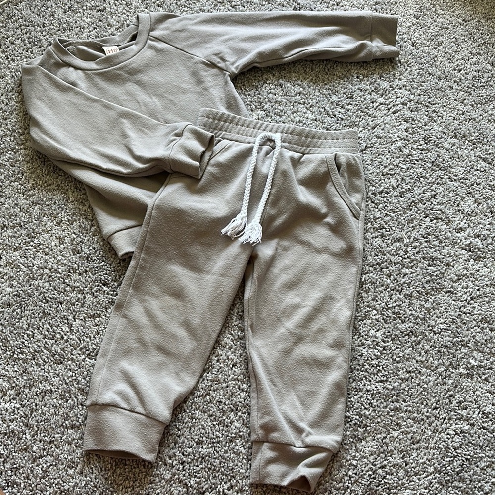 Kids sweatsuit